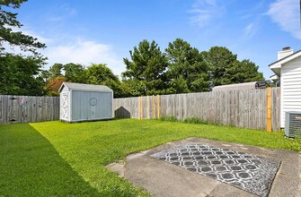 733 Pinewood Dr in Jacksonville, NC - Building Photo - Building Photo