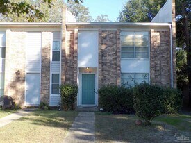 6322 Harvard Ct in Pensacola, FL - Building Photo