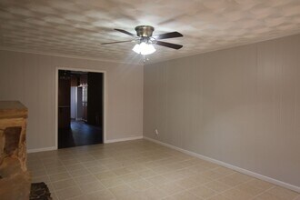 1424 E Houston St in Tyler, TX - Building Photo - Building Photo