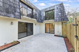 1624 Forest Lakes Cir in West Palm Beach, FL - Building Photo