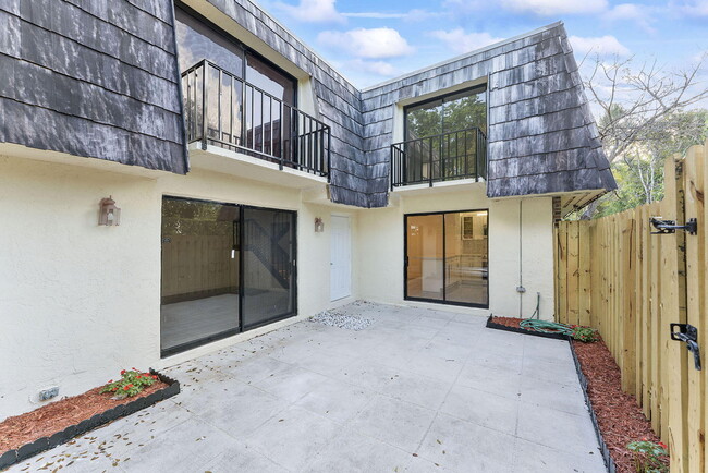 property at 1624 Forest Lakes Cir