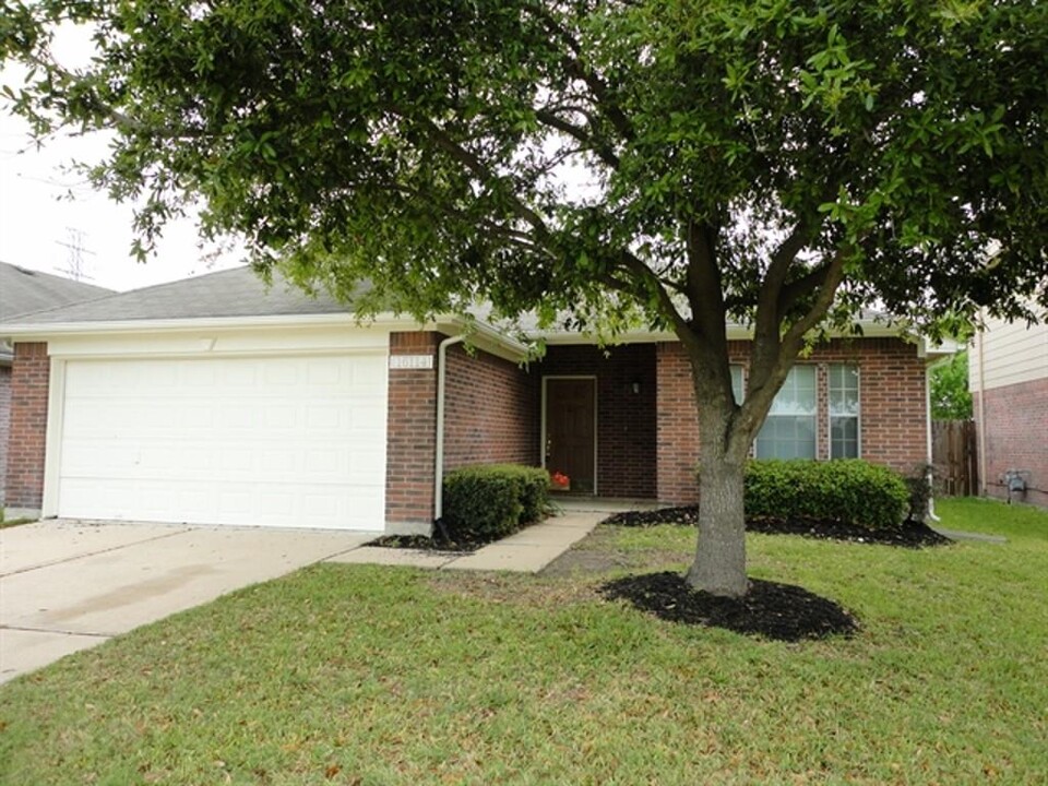 16114 Coleburn Dr in Houston, TX - Building Photo