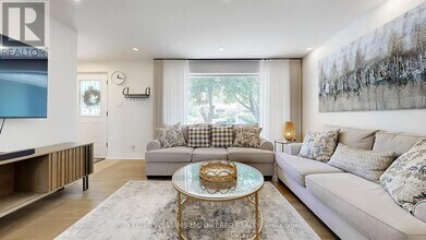 30 Paperbirch Dr in Toronto, ON - Building Photo - Building Photo