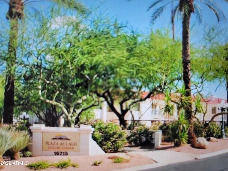 16715 E El Lago Blvd in Fountain Hills, AZ - Building Photo