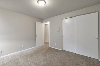 Garden Square Apartments in Puyallup, WA - Foto de edificio - Building Photo