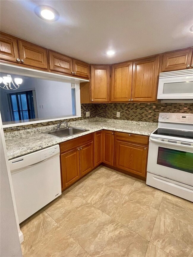430 Commodore Dr in Plantation, FL - Building Photo - Building Photo