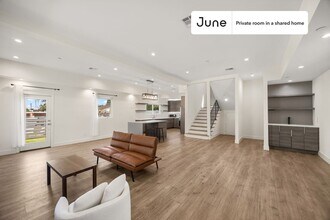 Private bedroom in 4 bed/4 bath Home in Los Angeles, CA - Building Photo - Building Photo