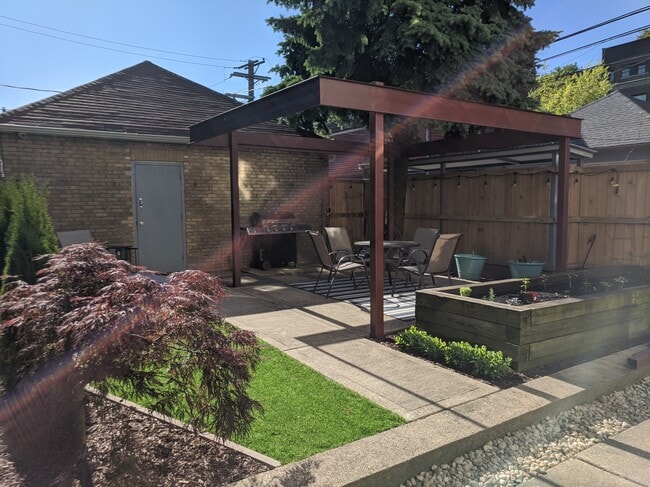 3919 N Greenview Ave, Unit 2F in Chicago, IL - Foto de edificio - Building Photo