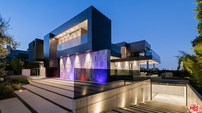 1140 Summit Dr in Beverly Hills, CA - Building Photo - Building Photo
