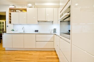 8 Worcester Sq, Unit 1 Apartments