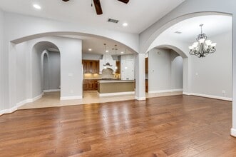 6631 Via Positano in Irving, TX - Foto de edificio - Building Photo