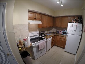2424 SE 17th St-Unit -110B in Fort Lauderdale, FL - Building Photo - Building Photo