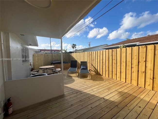 15 SE 13th St in Dania Beach, FL - Building Photo - Building Photo