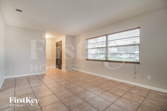 3021 Dikewood Ct in Winter Park, FL - Foto de edificio - Building Photo