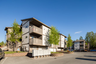 Town Square Manor Apartments in Anchorage, AK - Foto de edificio - Building Photo