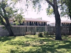 Colonial Greens I Apartments in Victoria, TX - Building Photo - Building Photo