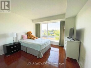 25 Singer Ct in Toronto, ON - Building Photo - Building Photo