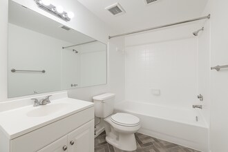 5403 Connecticut Ave NW, Unit A in Washington, DC - Building Photo - Building Photo