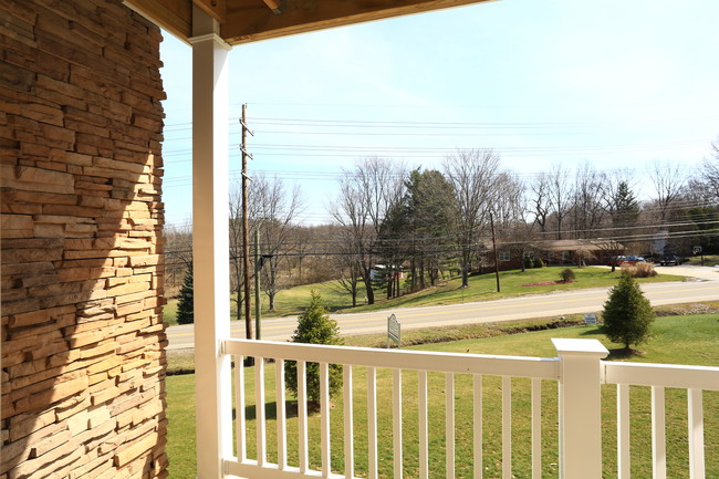 Creekside Commons East in Cuyahoga Falls, OH - Building Photo - Interior Photo