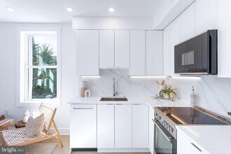 2116 Kalorama Rd NW-Unit -202 in Washington, DC - Building Photo - Building Photo