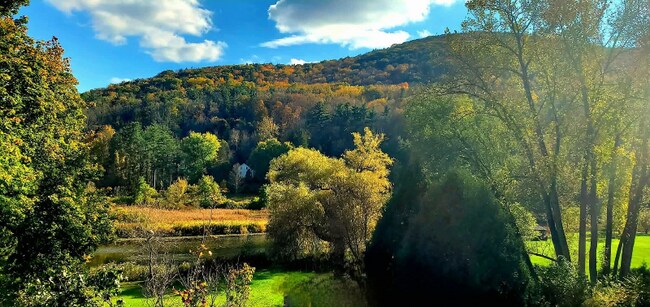 1535 Pleasant St, Unit 1535 Pleasant Street South Lee Ma 01260 in Lee, MA - Foto de edificio - Building Photo