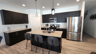 374 Bedrock Loop in West Richland, WA - Building Photo - Building Photo