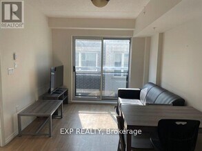 275-F275 Larch St in Waterloo, ON - Building Photo - Building Photo