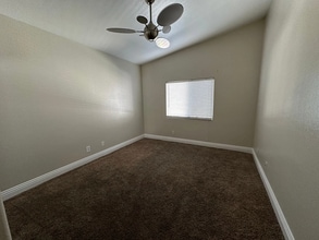 2153 Jasper Bluff St, Unit 203 in Las Vegas, NV - Building Photo - Building Photo