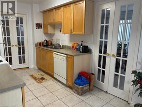 25 Kingsbridge Garden Cir in Mississauga, ON - Building Photo - Building Photo