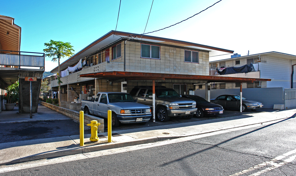 1242 Makaloa St in Honolulu, HI - Building Photo