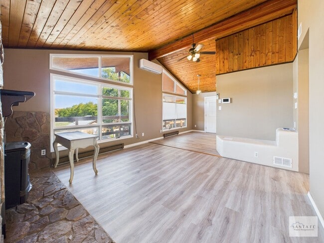 439 Co Rd 84 in Santa Fe, NM - Building Photo - Building Photo