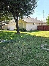 1002 Woodview Dr in Leander, TX - Building Photo - Building Photo