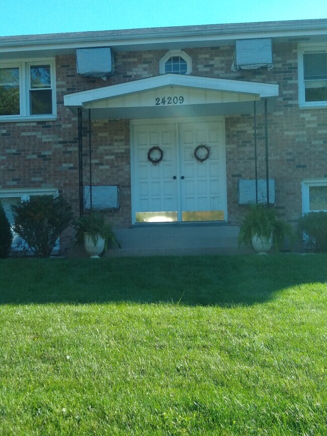 24209 W Hazelcrest Dr Apartments and Nearby Plainfield Apartments For