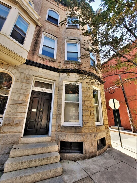 209 E Biddle St in Baltimore, MD - Building Photo