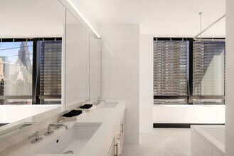 1113 York Ave in New York, NY - Building Photo - Building Photo