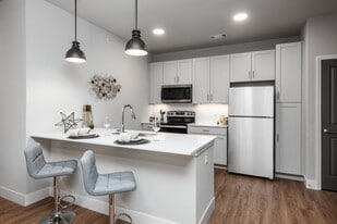 Station at St Peters in St. Peters, MO - Building Photo