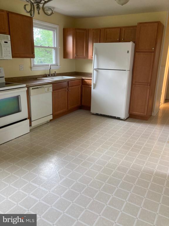 property at 13910 Countryside Dr