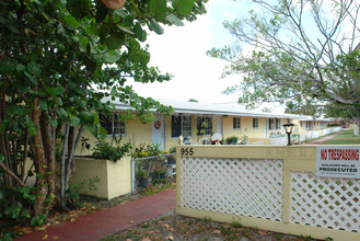 Laurel Drive Apartments in Lake Park, FL - Building Photo - Building Photo