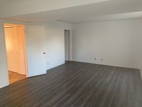 8327 La Riviera Dr in Sacramento, CA - Building Photo - Building Photo