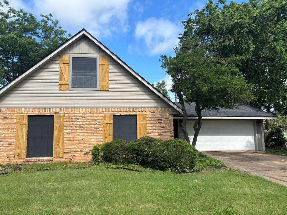 3214 N Calais St in Sherman, TX - Building Photo
