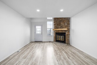 3281 S Estes St in Lakewood, CO - Building Photo - Building Photo