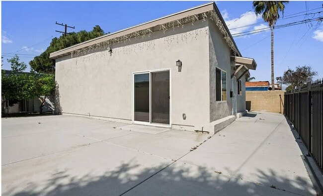 property at 553 S Caswell St