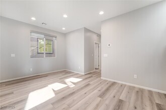 8923 W Pebble Rd in Las Vegas, NV - Building Photo - Building Photo