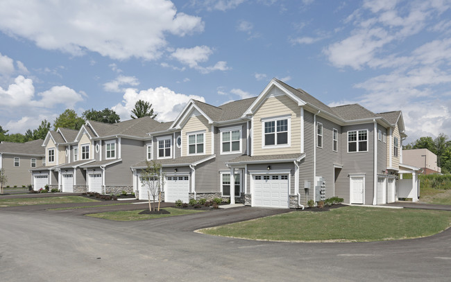 East Pointe Apartments in Ithaca, NY - Foto de edificio - Building Photo