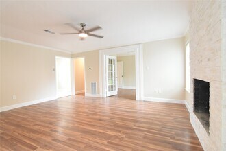 13710 Ella Lee Ln in Houston, TX - Foto de edificio - Building Photo