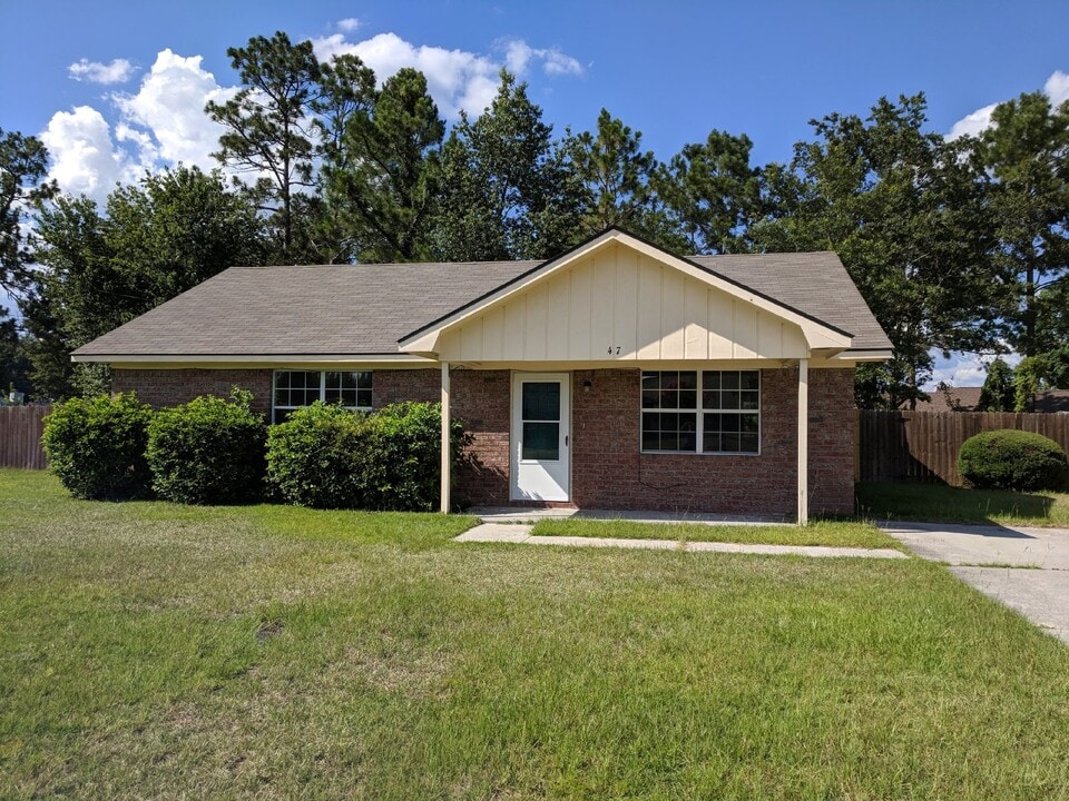 47 Sheila Dr in Hinesville, GA - Building Photo