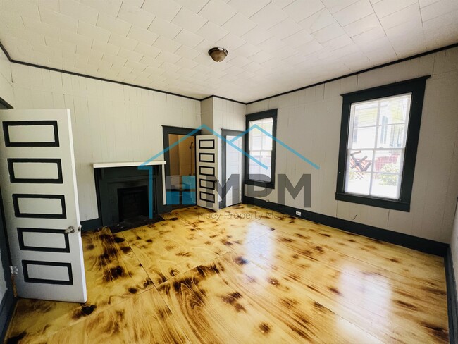property at 304 S 2nd St