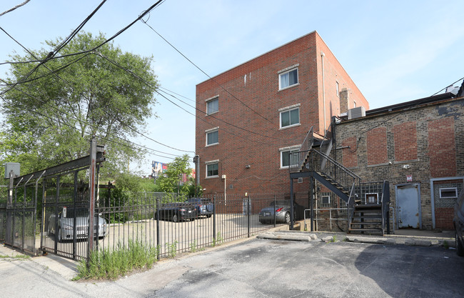 4009-4015 W Fullerton Ave in Chicago, IL - Building Photo - Building Photo