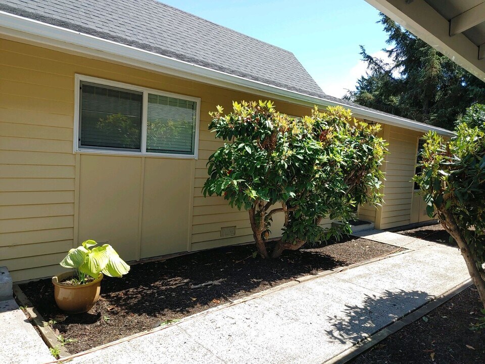 940 Klaskanine Ave-Unit -Unit #1 in Astoria, OR - Building Photo