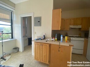 23 Brighton Ave, Unit 5 in Boston, MA - Foto de edificio - Building Photo